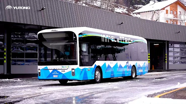 A date with ice and snow, traveling together with green mobility! 68 Yutong buses set out for Milan to support the grand winter event